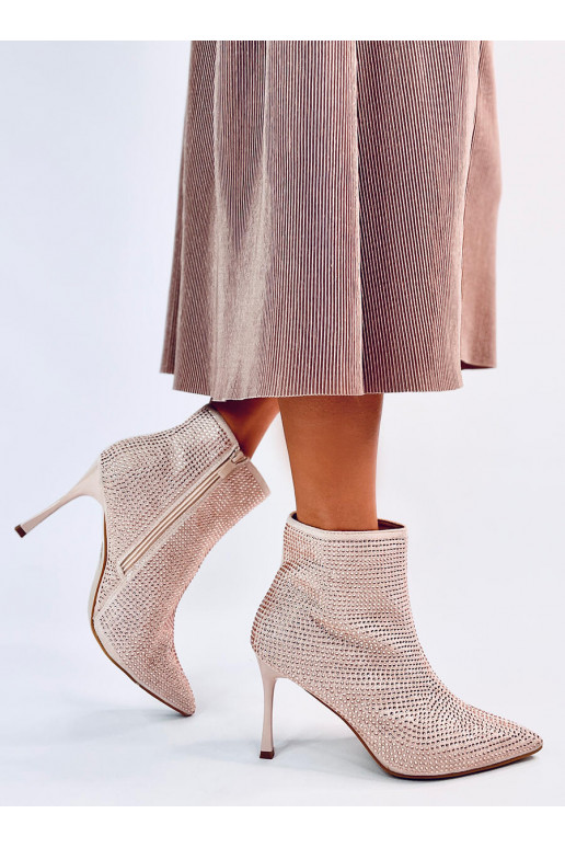 Laarzen met dunne hakken met... Laarzen met dunne hakken met...