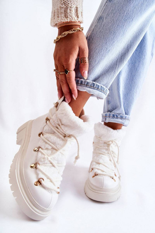 Bottes chauffantes de couleur blanche... Bottes chauffantes de couleur blanche...