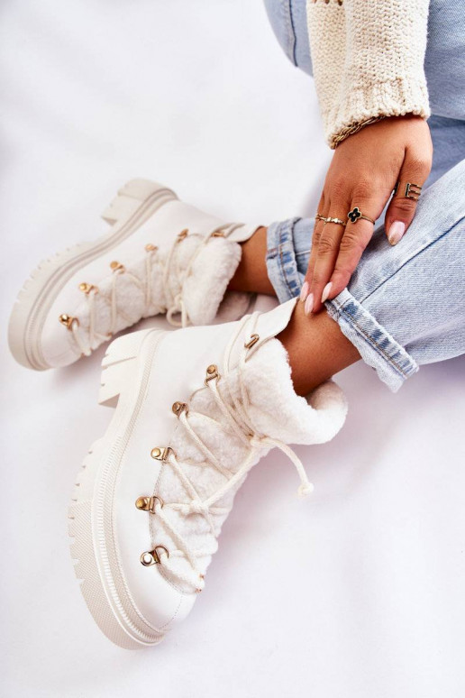 Bottes chauffantes de couleur blanche... Bottes chauffantes de couleur blanche...