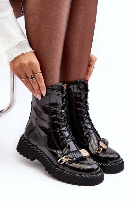 Bottines laquées avec ornements en...