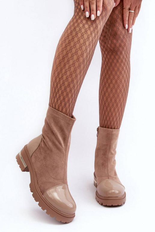 Laarzen van klassiek model met brede... Laarzen van klassiek model met brede...