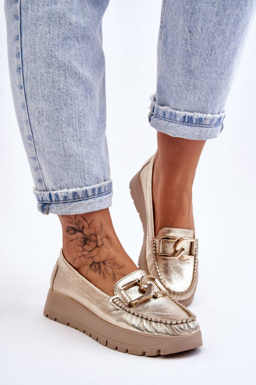 Goldverzierte Plateau-Mokassins von... Goldverzierte Plateau-Mokassins von...