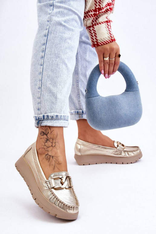 Goldverzierte Plateau-Mokassins von... Goldverzierte Plateau-Mokassins von...