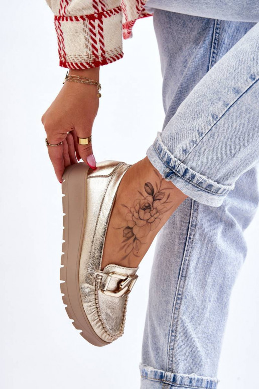 Goldverzierte Plateau-Mokassins von... Goldverzierte Plateau-Mokassins von...