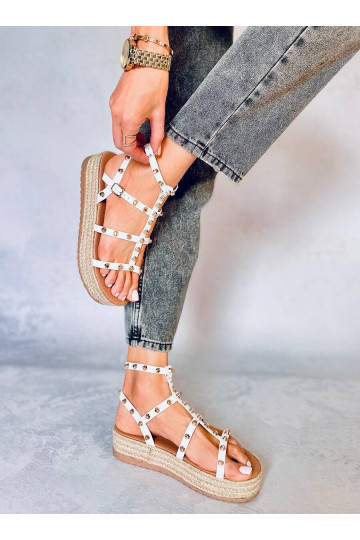 Sandalen met klinknagels... 2