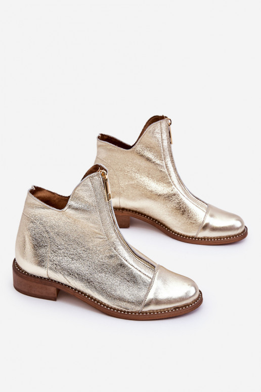 Stiefel mit Reißverschlüssen in der... Stiefel mit Reißverschlüssen in der...