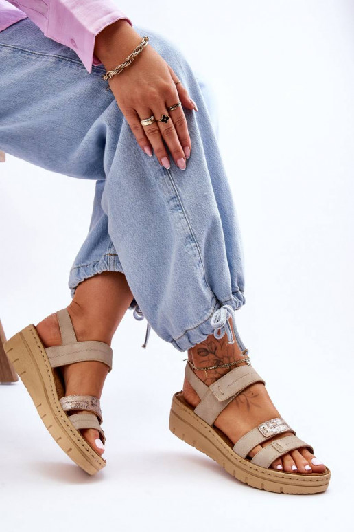 Sandalen met zelfklevende sluiting... Sandalen met zelfklevende sluiting...