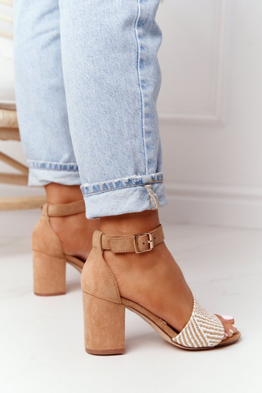 Sandalen mit hellbraunem Absatz... Sandalen mit hellbraunem Absatz...