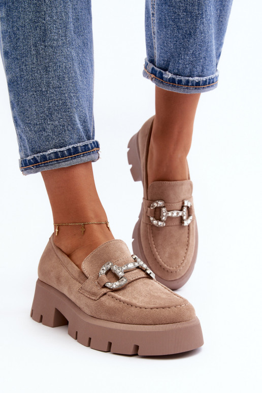 Mocassins à ornements couleur beige... Mocassins à ornements couleur beige...