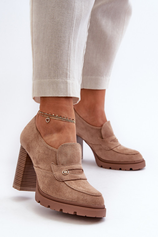 Chaussures en éco-daim à talons beige Larmaves