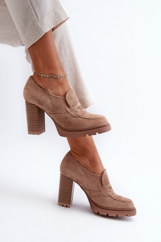 Chaussures en éco-daim à talons beige... Chaussures en éco-daim à talons beige...