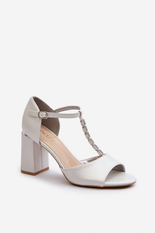 Élégants talons hauts en daim avec... Élégants talons hauts en daim avec...