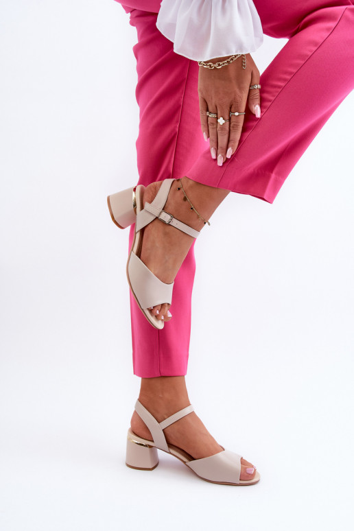 Damensandalen mit niedrigem Absatz in... Damensandalen mit niedrigem Absatz in...