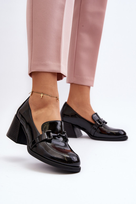 Gelakte schoenen met hakken in de... Gelakte schoenen met hakken in de...