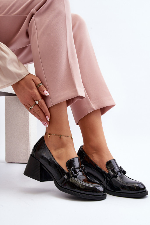 Lackierte Schuhe mit Absatz in der... Lackierte Schuhe mit Absatz in der...