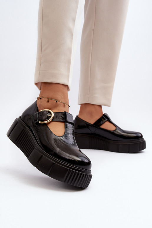 Plateauschuhe aus Lackleder in... Plateauschuhe aus Lackleder in...