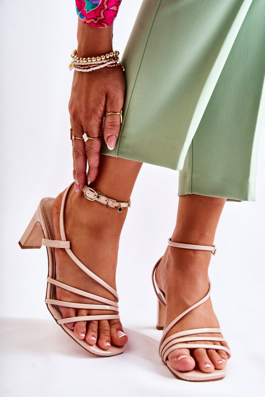 Sandales sandales à talons modèle classique avec effet cuir verni de couleur beige de Milani