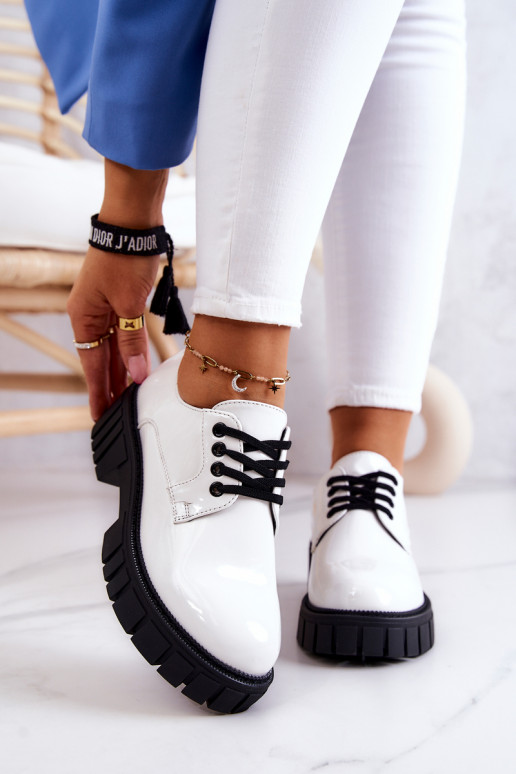 Chaussures à la mode avec effet laqué La.Fi couleur blanche Hallie