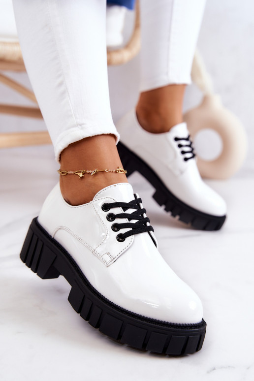 Chaussures à la mode avec effet laqué La.Fi couleur blanche Hallie