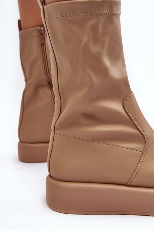 Laarzen met een platform beige kleur... Laarzen met een platform beige kleur...