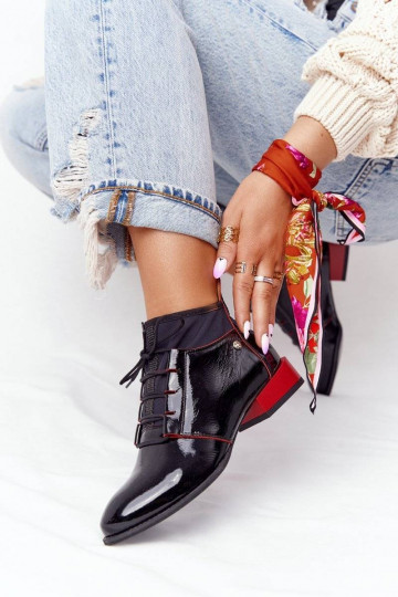 Stiefel Schwarz und Rot 2