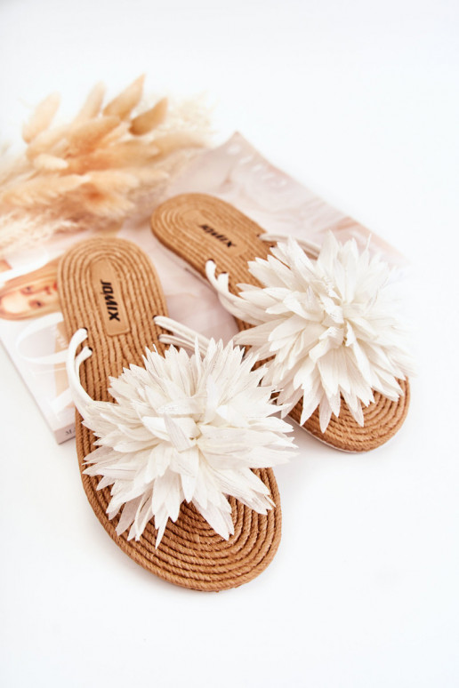 Chaussons légers de couleur blanche d'Eviana
