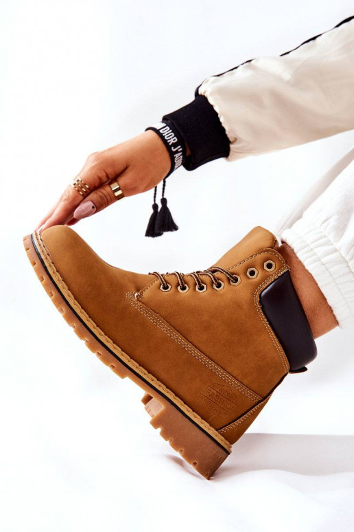 Les chaussures sont réchauffées beige Crush