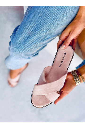 Les chaussons sont roses 2