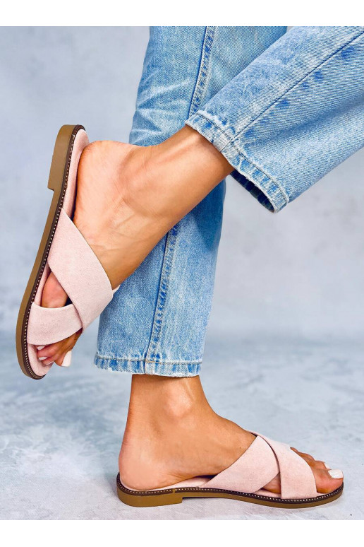 Les chaussons sont roses Les chaussons sont roses