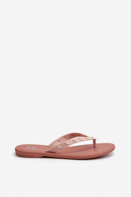 Les chaussons sont roses