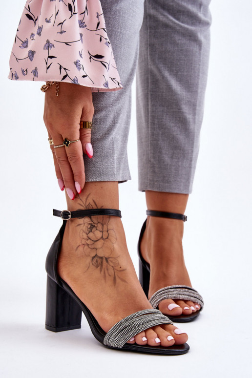 Sandales à talons style élégant avec œillets scintillants de couleur noire Laurene