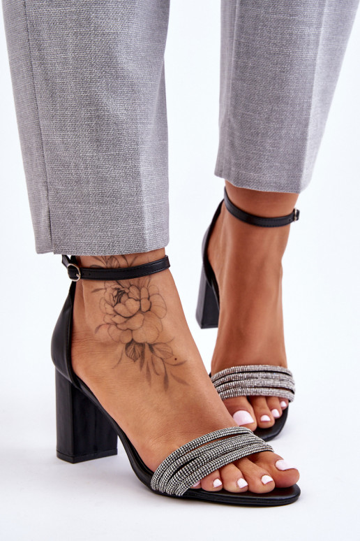 Sandales à talons style élégant avec œillets scintillants de couleur noire Laurene
