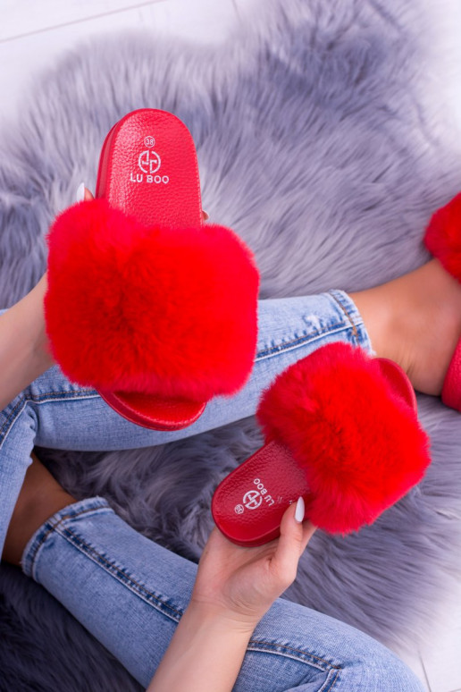 Chaussons en caoutchouc rouge avec fourrure