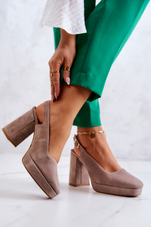 Chaussures en daim beiges Chaussures en daim beiges