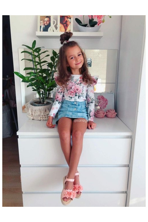 Sandalen voor kinderen met bloemen in... Sandalen voor kinderen met bloemen in...