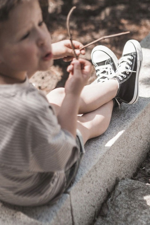Kinderschoenen met zwarte zolen Kinderschoenen met zwarte zolen