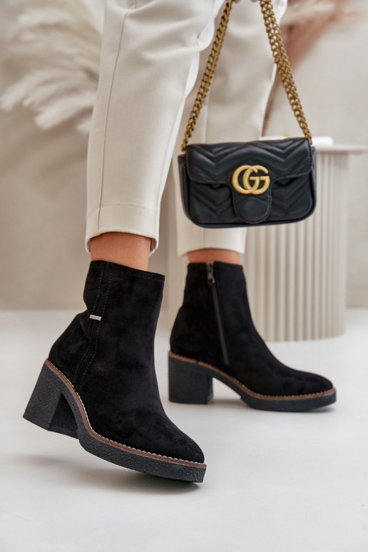 Bottes avec chauffage à l intérieur en daim écologiqueoÀe couleur noire Arkesia Bottes avec chauffage à l intérieur en daim écologiqueoÀe couleur noire Arkesia