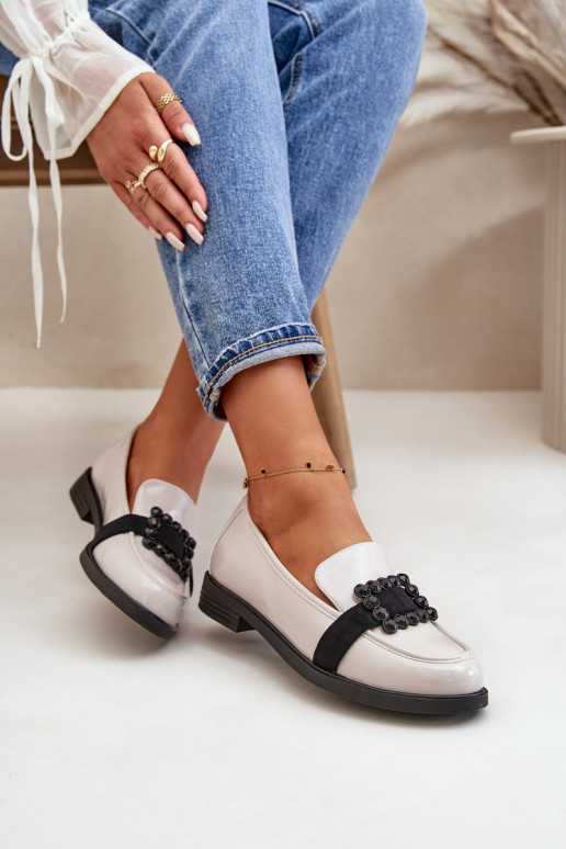 Lackierte Mokassins Feminin mit Ornamenten graue Farbe Vinceza 58389