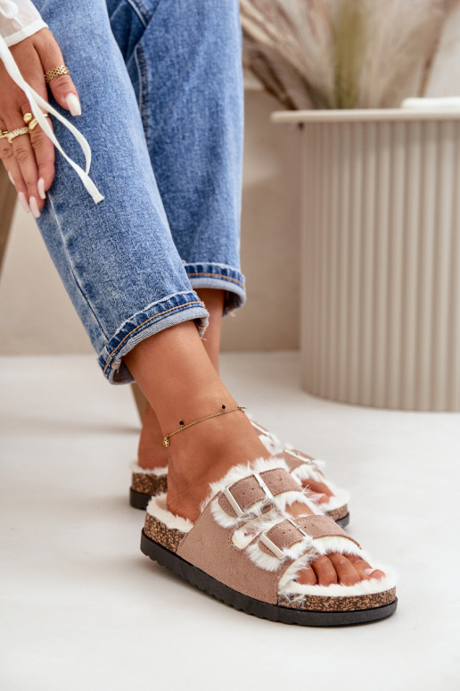 Féminin Chaussons Chaussons avec boucles et un manteau de fourrure beige Ezilena Féminin Chaussons Chaussons avec boucles et un manteau de fourrure beige Ezilena