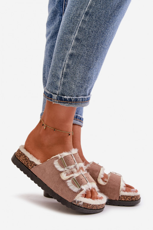 Féminin Chaussons Chaussons avec boucles et un manteau de fourrure beige Ezilena Féminin Chaussons Chaussons avec boucles et un manteau de fourrure beige Ezilena