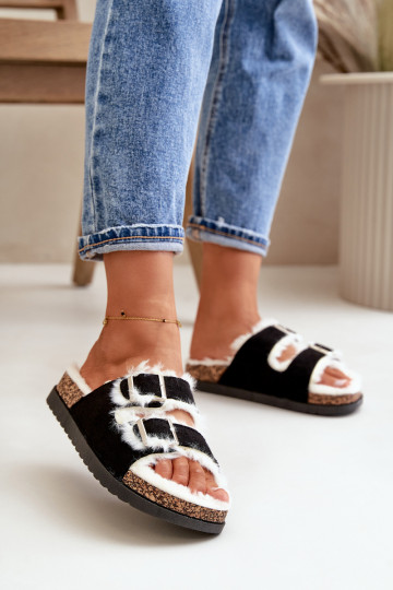 Féminin Chaussons Chaussons avec boucles et un manteau de fourrure couleur noire Ezilena