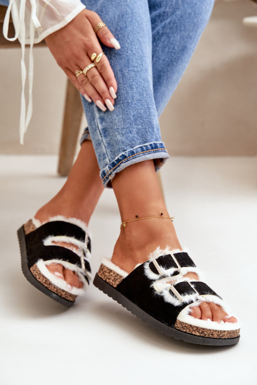 Féminin Chaussons Chaussons avec boucles et un manteau de fourrure couleur noire Ezilena