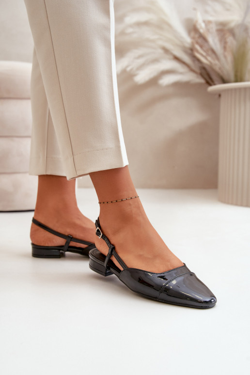 Ballerines laquées Sur un talon bas avec un talon ouvert couleur noire Kairael