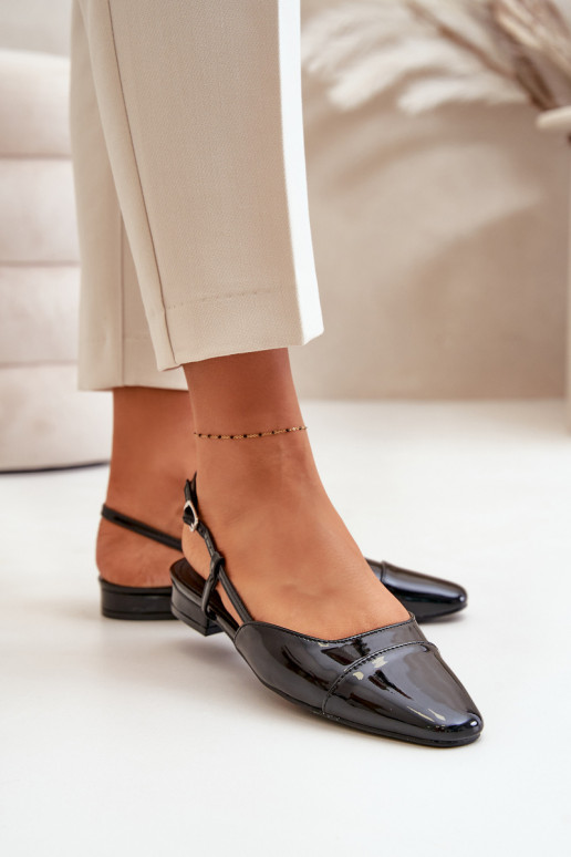 Ballerines laquées Sur un talon bas avec un talon ouvert couleur noire Kairael