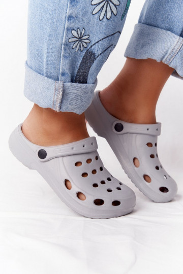 Hausschuhe aus grauem EVA 2