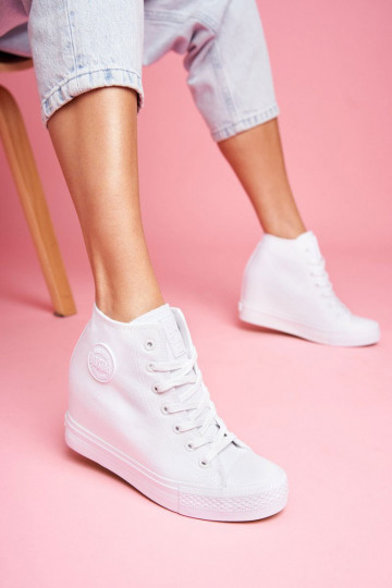 Baskets modèle chaussures Big Star couleur blanche FF274A192