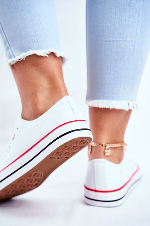 Klassische Freizeitschuhe in weißer Farbe mit rotem Dekor von Ecoma Klassische Freizeitschuhe in weißer Farbe mit rotem Dekor von Ecoma