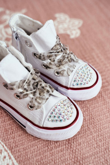 Kinder-Freizeitschuhe mit glitzernden Ösen in der Farbe Weiß Smile 2