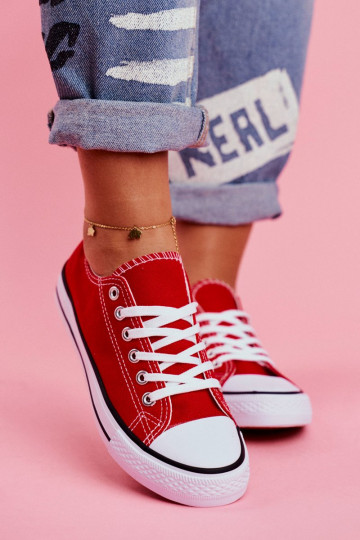 Rote Freizeitschuhe des klassischen Modells 2