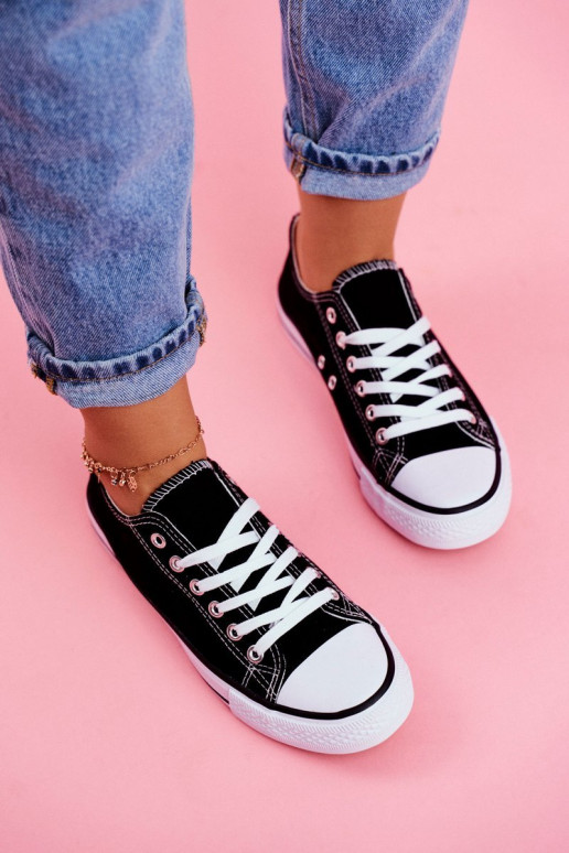 Chaussures décontractées modèle classique de couleur noire avec semelles blanches